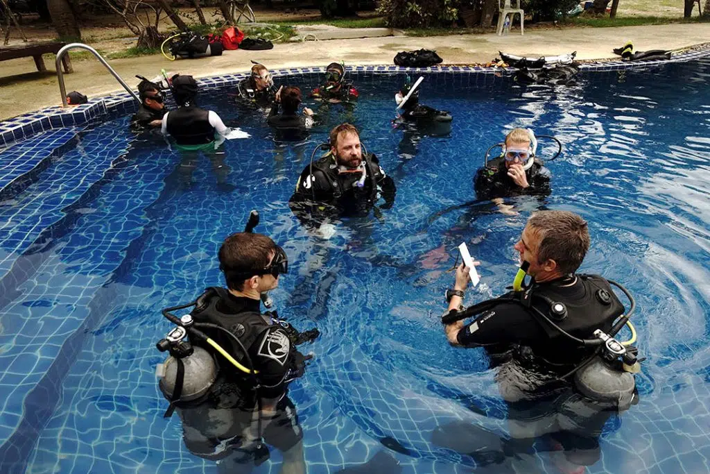 crystal-dive-koh-tao-idc-feb-2017-confined-water-pool