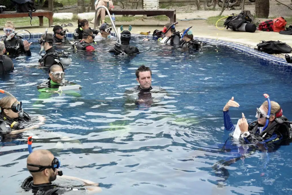 idc-koh-tao-pool-training-scoring-padi-course-director-matt-bolton