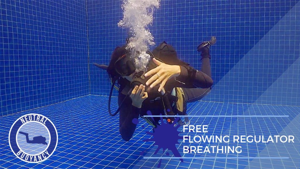 idckohtao.com-divemaster-skills-in-neutrally-buoyant-Free-flowing-regulator-breathing