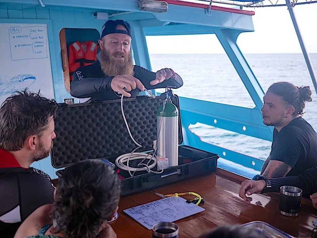 emergency o2 provider course for diving instructors in thailand