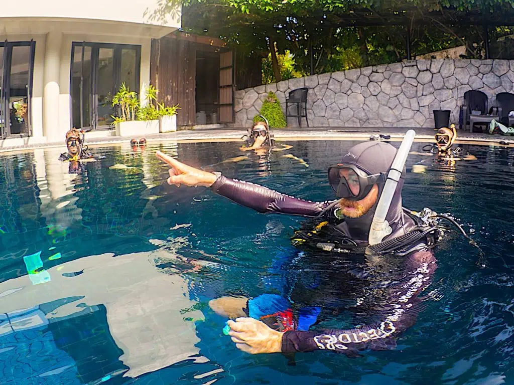 Practising Divemaster Skills in a Pool