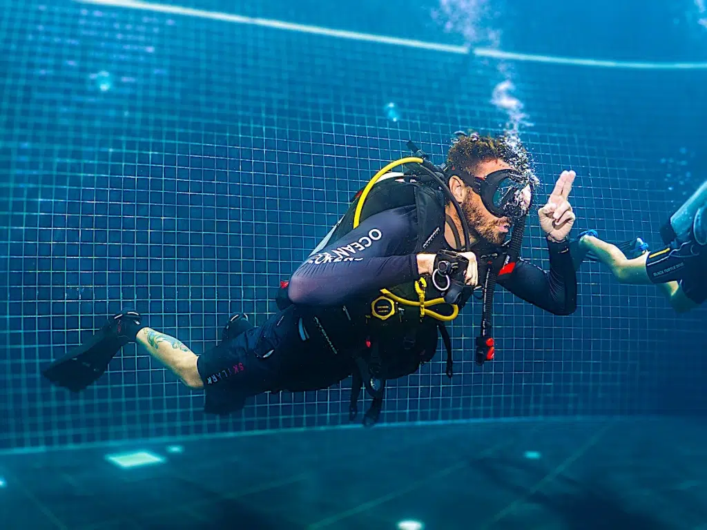 Learning how to demonstrate Confined Water Skills as a PADI Divemaster