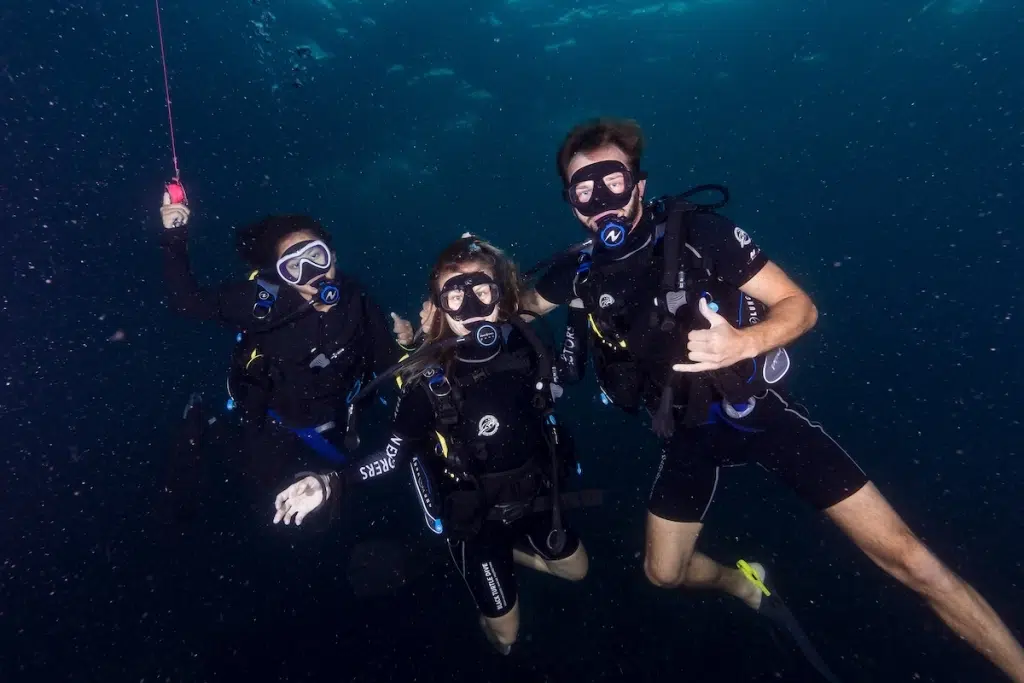 Learn to Scuba Dive at Night around Koh Tao
