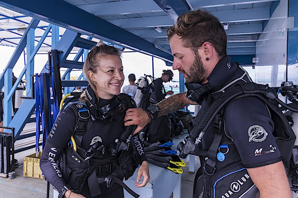 Buddy Check Equipment before Diving